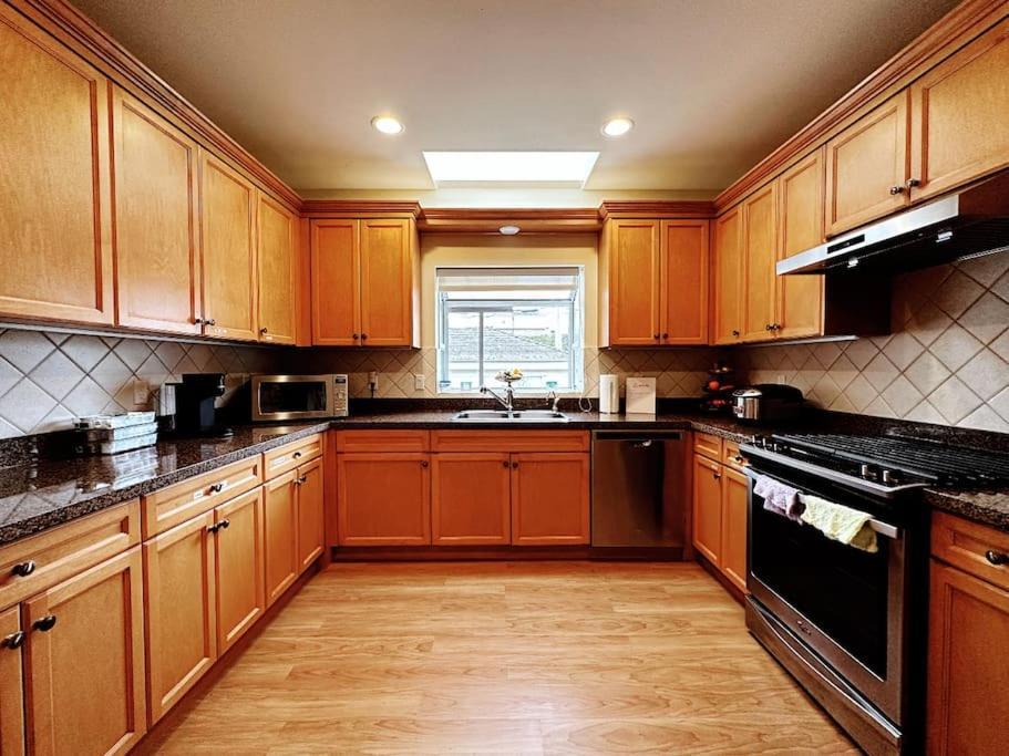 Super Cosy 8Bed & 6Bath In Vancouver Heart Near To Airport And Downtown Eksteriør bilde