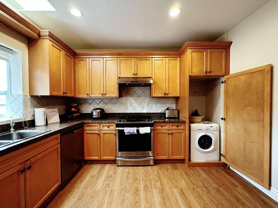 Super Cosy 8Bed & 6Bath In Vancouver Heart Near To Airport And Downtown Eksteriør bilde