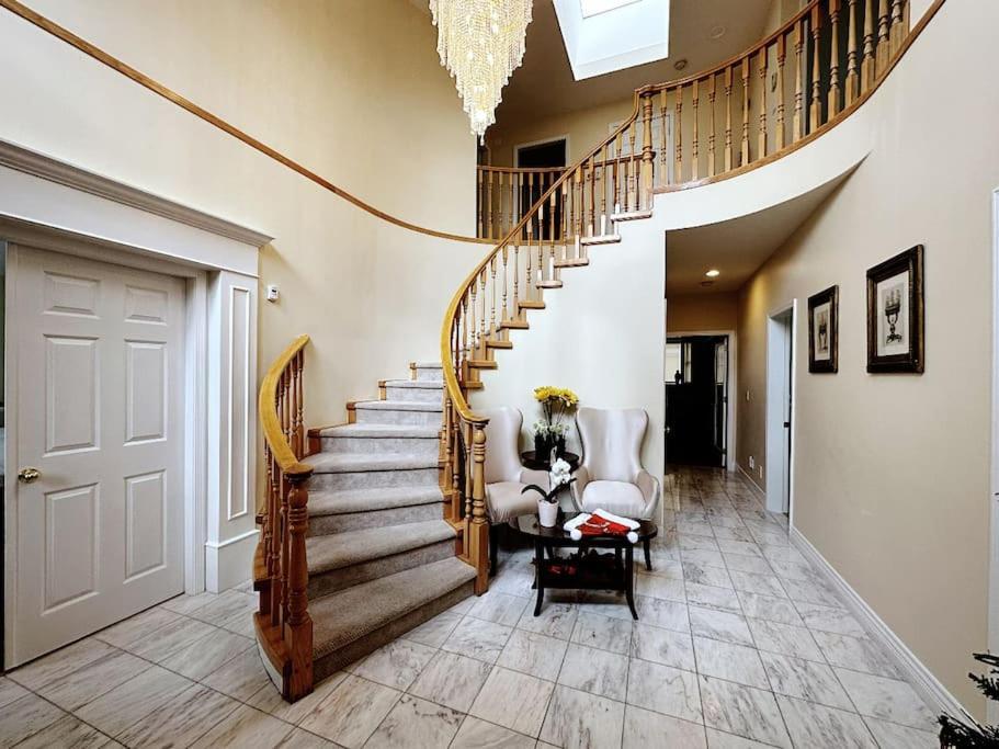 Super Cosy 8Bed & 6Bath In Vancouver Heart Near To Airport And Downtown Eksteriør bilde